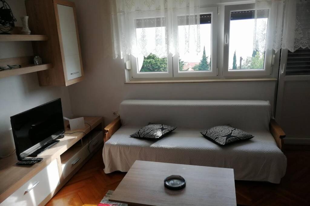 Spacious 2-Room Apartment With Beautiful Sea View 크리크베니카 외부 사진