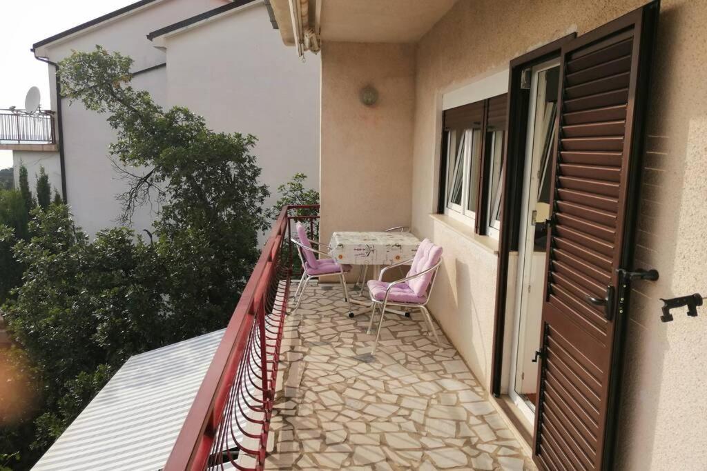 Spacious 2-Room Apartment With Beautiful Sea View 크리크베니카 외부 사진