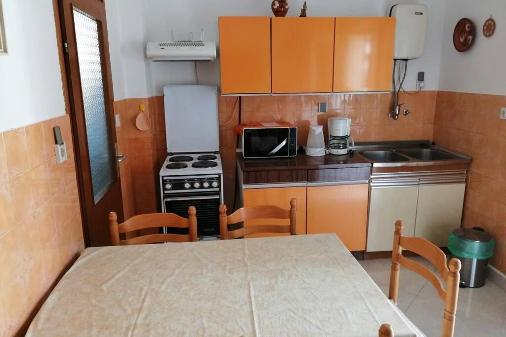 Spacious 2-Room Apartment With Beautiful Sea View 크리크베니카 외부 사진