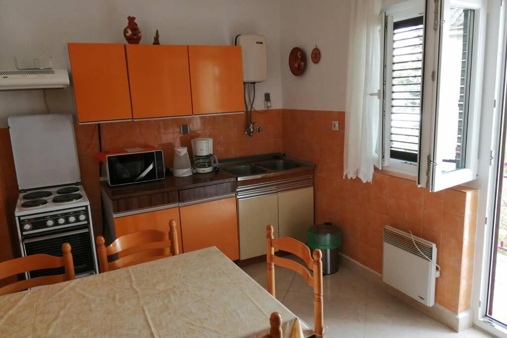Spacious 2-Room Apartment With Beautiful Sea View 크리크베니카 외부 사진