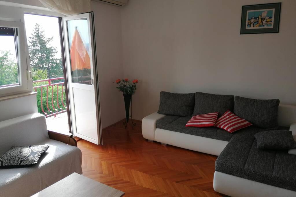 Spacious 2-Room Apartment With Beautiful Sea View 크리크베니카 외부 사진