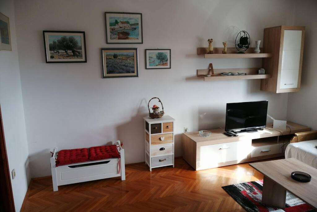 Spacious 2-Room Apartment With Beautiful Sea View 크리크베니카 외부 사진